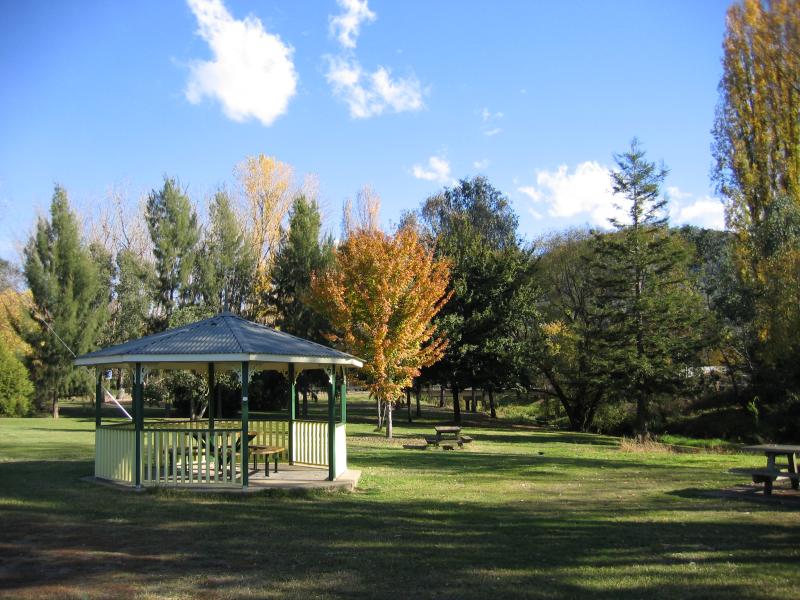 Mount Beauty - Kiewa River: View through park between Kiewa River and Embankment Dr near Kiewa Valley Hwy