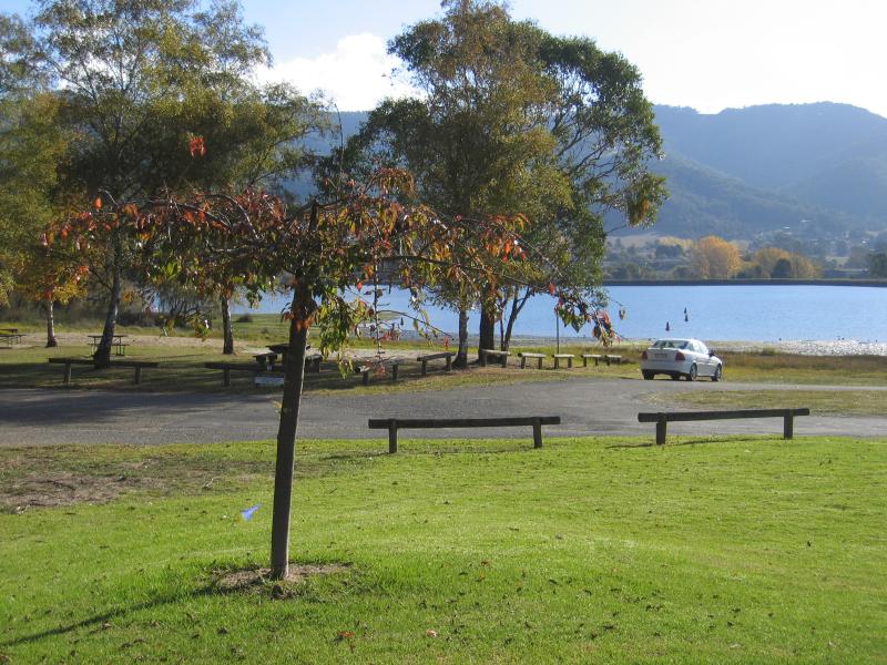 Mount Beauty - Bicentennial Park, Lakeside Avenue: View west towards pondage