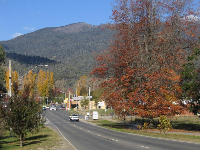Mount Beauty - Tawonga South commercial centre, Kiewa Valley Highway - View south-east along Kiewa Valley Hwy at Vails Rd
