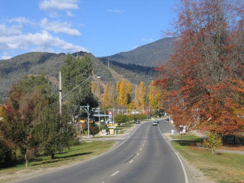 Mount Beauty - Tawonga South commercial centre, Kiewa Valley Highway - View south-east along Kiewa Valley Hwy at Vails Rd