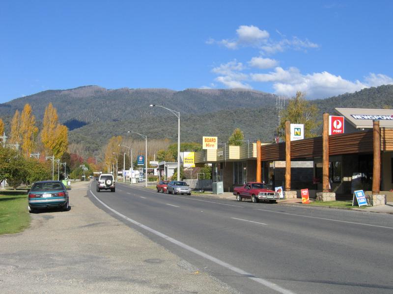 Mount Beauty - Tawonga South commercial centre, Kiewa Valley Highway - View south-east along Kiewa Valley Hwy at post office