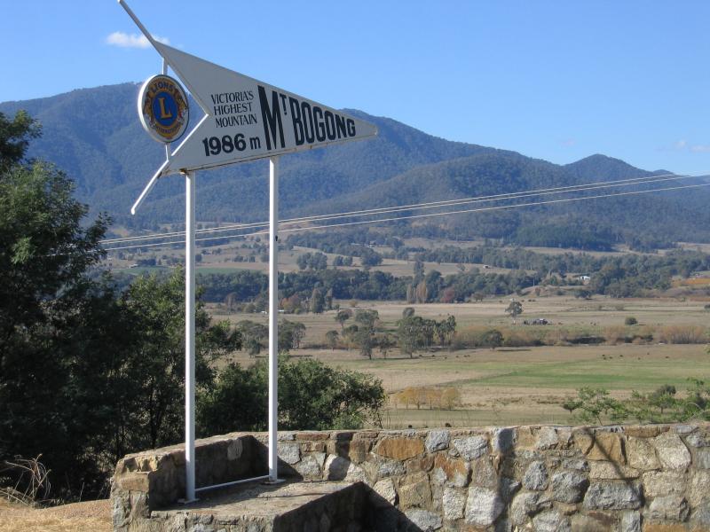 Mount Beauty - Mount Bogong Lookout, south of Tawonga - Mt Bogong sign, looking north