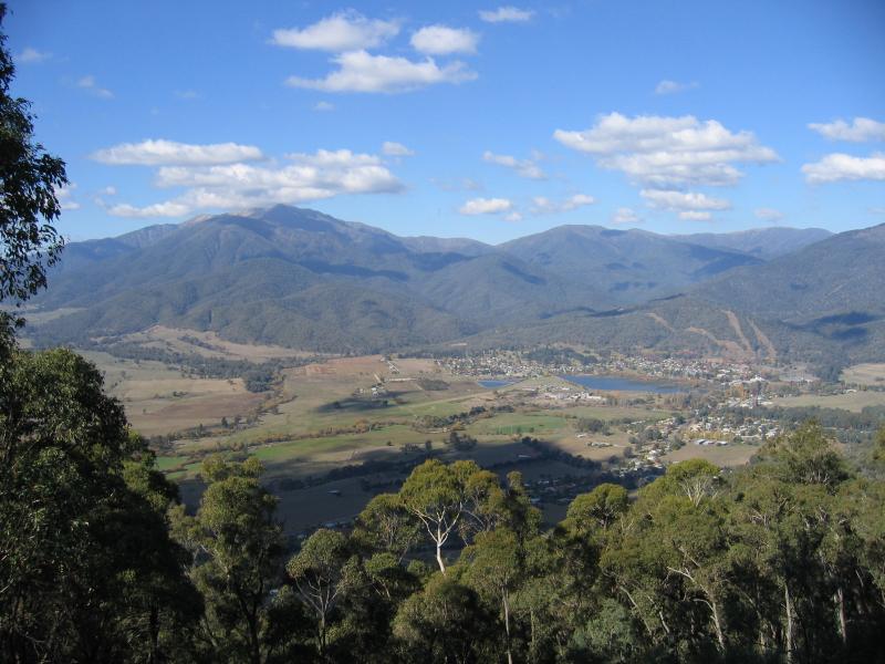 Mount Beauty - Sullivans Lookout, Bright-Tawonga Road: South-easterly view towards town of Mt Beauty