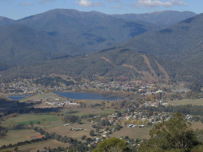 Mount Beauty - Sullivans Lookout, Bright-Tawonga Road: View south-east down to town of Mt Beauty