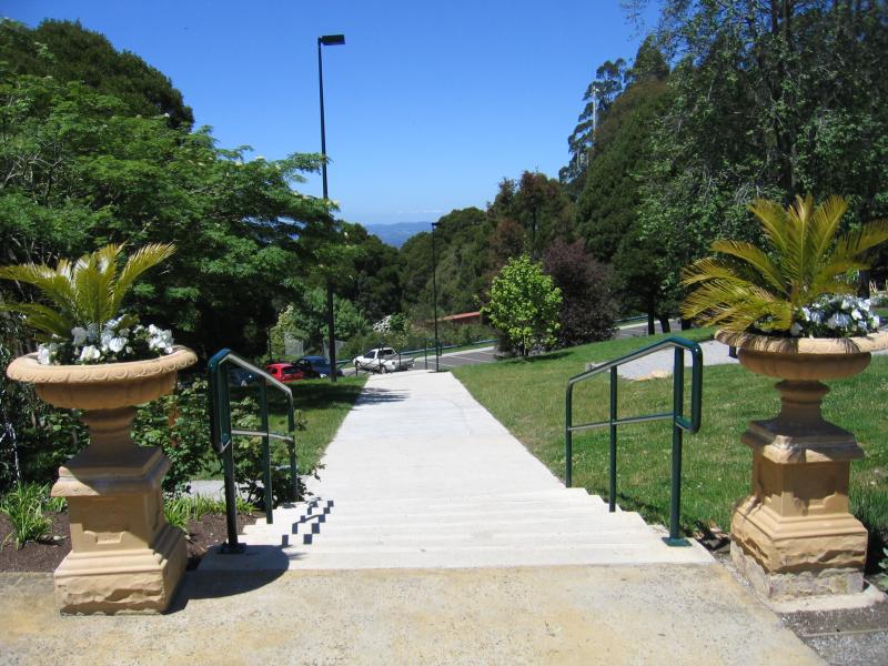 Mount Dandenong - Mount Dandenong Observatory, English Gardens: Steps at entrance to gardens