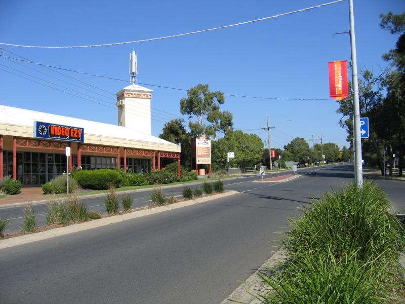 Mount Eliza - Commercial centre and shops: View south along Mt Eliza Way towards car park at Village Centre shopping centre