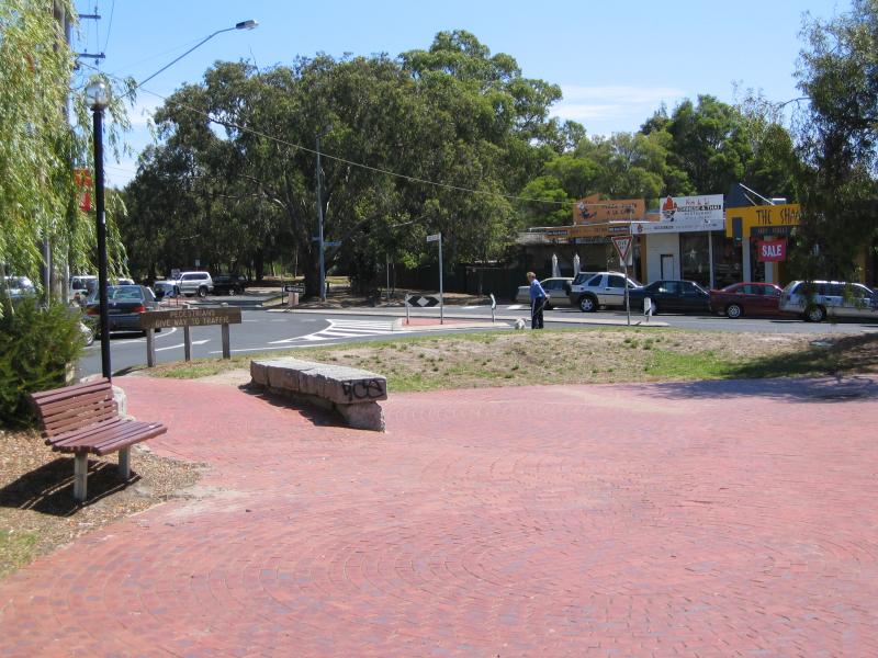 Mount Eliza - Commercial centre and shops: View south-west along Ranelagh Dr near Canadian Bay Rd