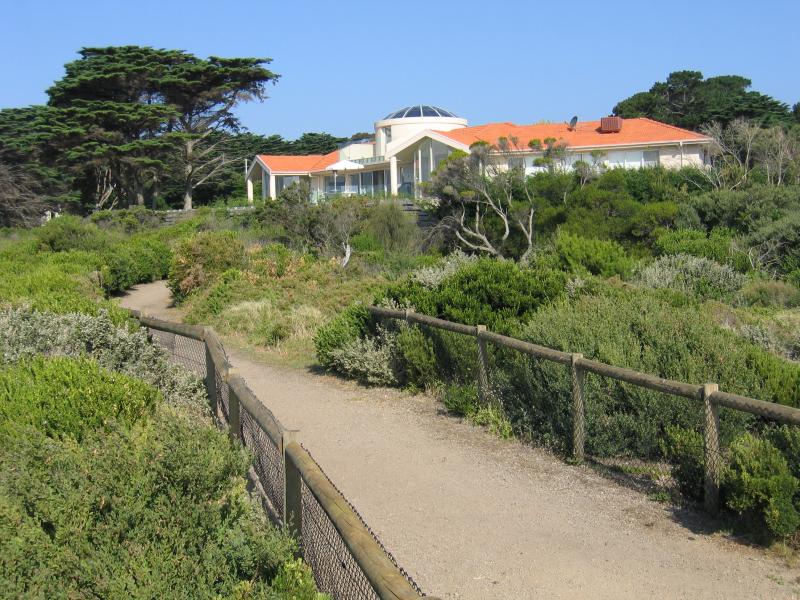 Mount Eliza - Coast at Daveys Bay Road - From lookout at Pelican Point, view to houses overlooking cliffs