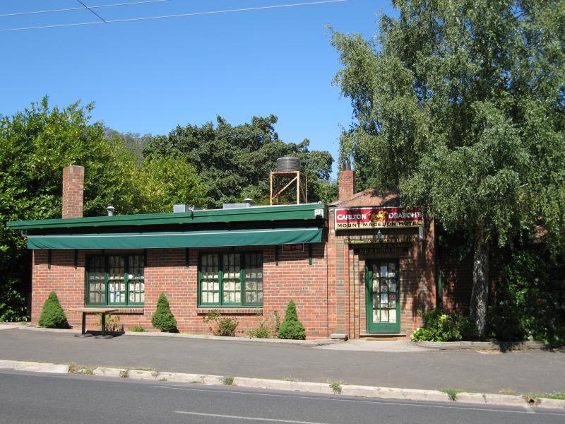 Mount Macedon - Town centre, Mount Macedon Road: Mount Macedon Hotel