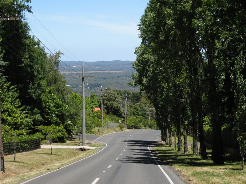 Mount Macedon - Mount Macedon Road: View south along Mt Macedon Rd, just south of Devonshire La