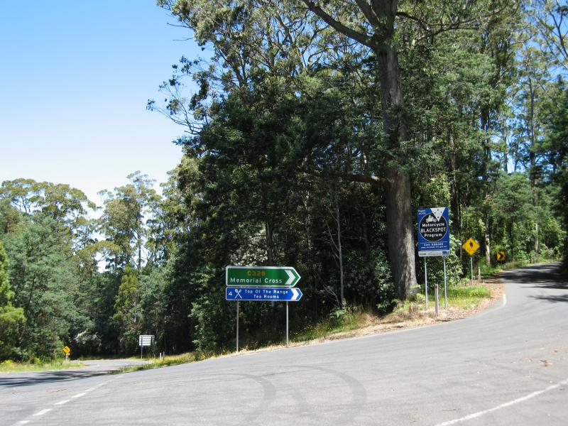 Mount Macedon - Mount Macedon Road: View south along Mt Macedon Rd at Cameron Dr