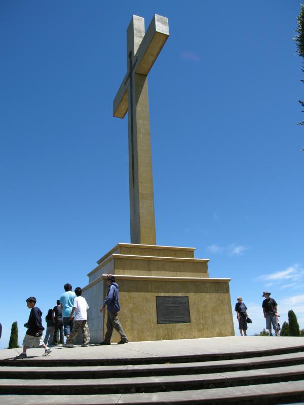 Mount Macedon - Memorial Cross, end of Cameron Drive: Memorial cross