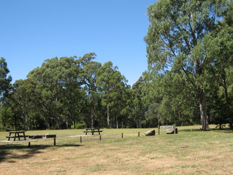 Mount Macedon - Sanatorium Lake and surrounds, Lions Head Road: Days Picnic Ground