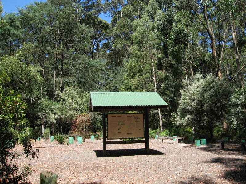 Mount Macedon - Sanatorium Lake and surrounds, Lions Head Road: Information shelter at Sanatorium Lake