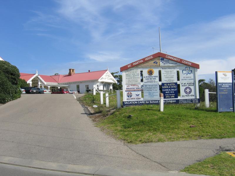 Mount Martha - Mount Martha House community & information centre, Esplanade at Dominion Road: Entrance to Mount Martha House at Dominion Rd