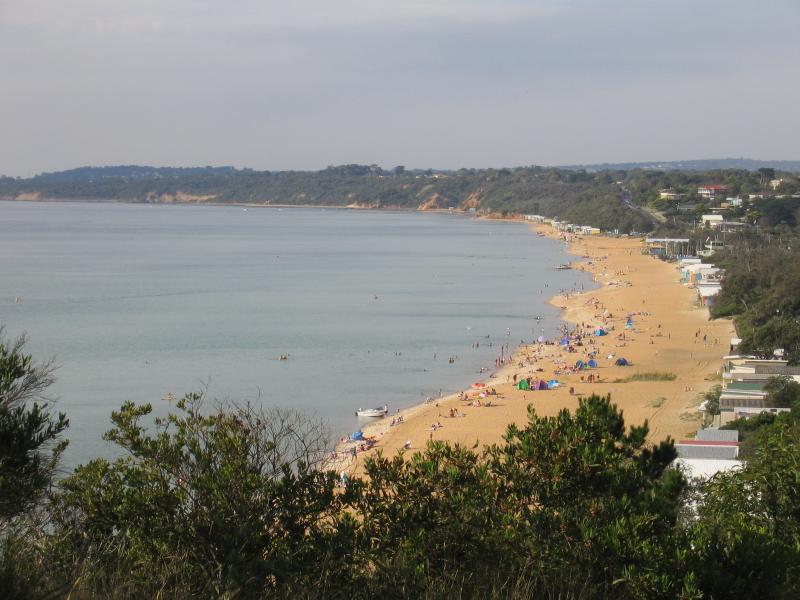Mount Martha - Southern coast: View north-east along beach from Esplanade at Lempriere Av towards Linley Point at Mornington
