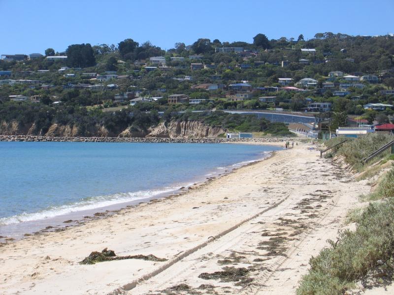 Mount Martha - Views of Mount Martha south coast from Safety Beach: View north towards Mt Martha from beach near Victoria St