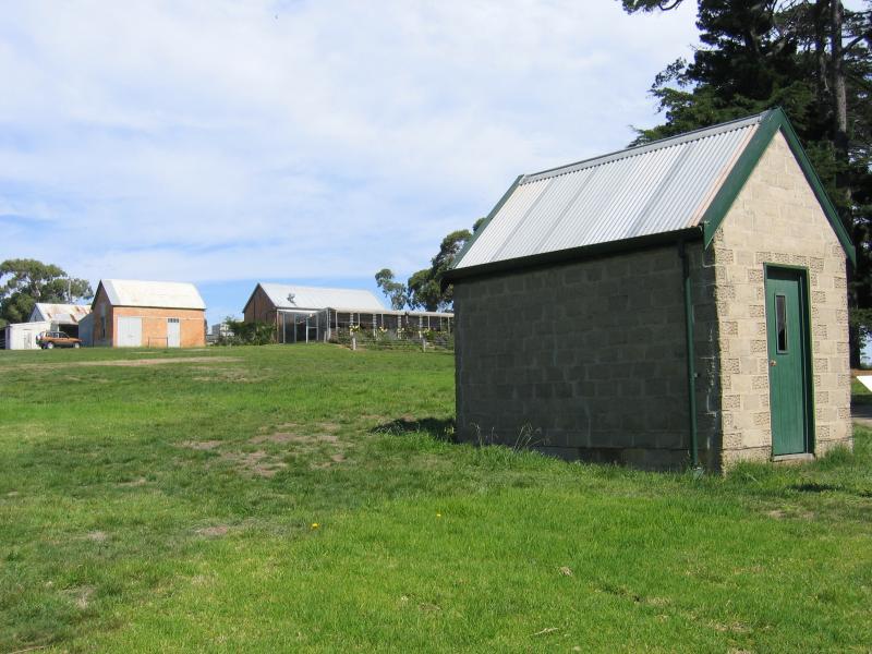 Mount Martha - The Briars Park, Nepean Highway: Apple Store