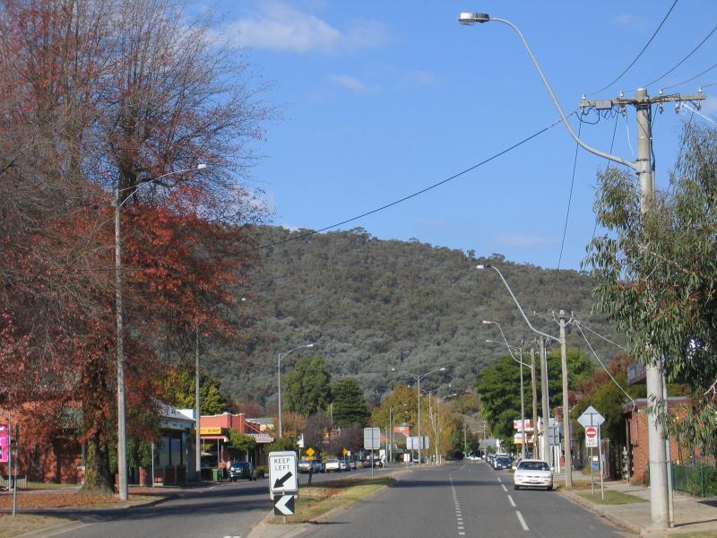 Myrtleford - Shops and commercial centre: View south-east along Myrtle St towards Standish St