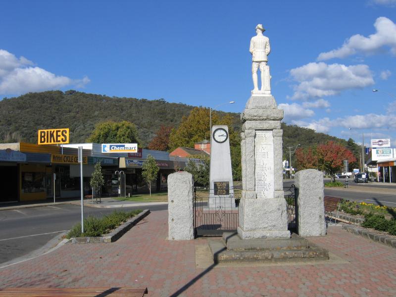 Myrtleford - Shops and commercial centre: War memorial, Myrtle St at Clyde St