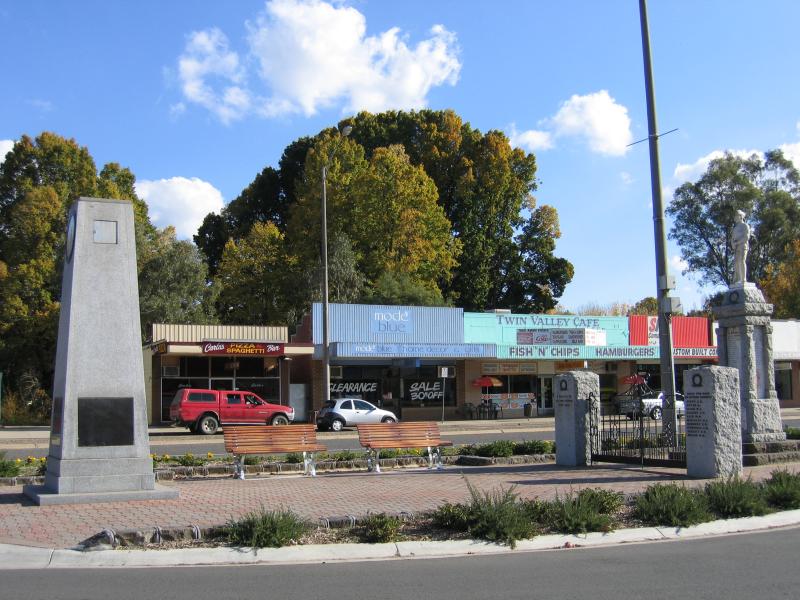 Myrtleford - Shops and commercial centre: War memorial and clock, Myrtle St at Clyde St