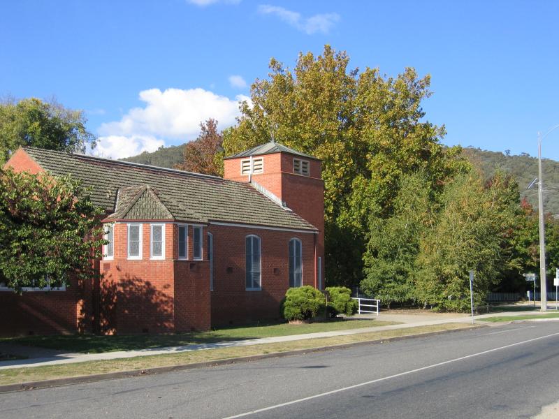 Myrtleford - Shops and commercial centre: Uniting Church, view south-east along Myrtle St towards Albert St