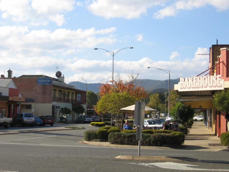 Myrtleford - Shops and commercial centre: View north-east along Standish St at Myrtle St