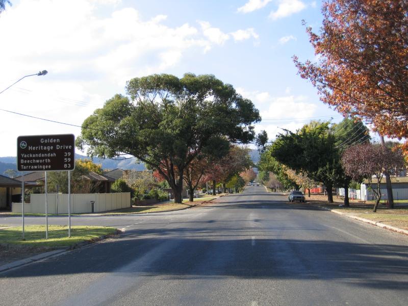 Myrtleford - Around Myrtleford: View north-east along Prince St towards McGeehan St