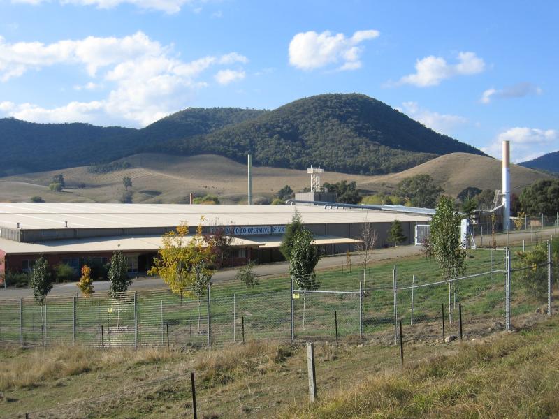 Myrtleford - Tobacco Co-Op, Yackandandah Road east of Briggs Lane: Tobacco Co-Operative of Victoria