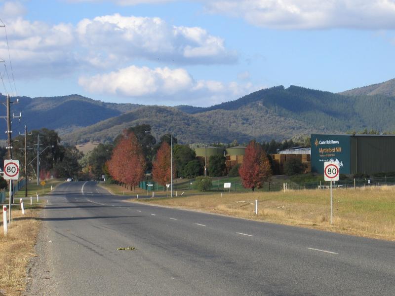 Myrtleford - Tobacco Co-Op, Yackandandah Road east of Briggs Lane: View north-east along Yackandandah Rd towards Myrtleford Mill