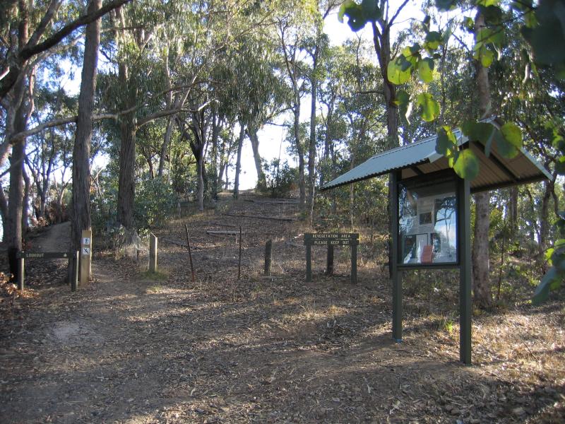 Myrtleford - Reform Hill lookout, Scenic Drive: Path from car park to lookout