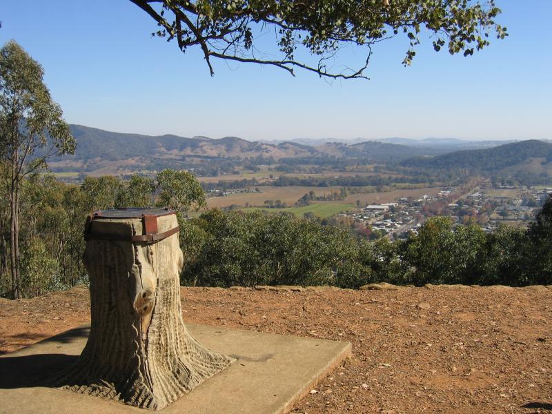 Myrtleford - Reform Hill lookout, Scenic Drive: Westerly view to town