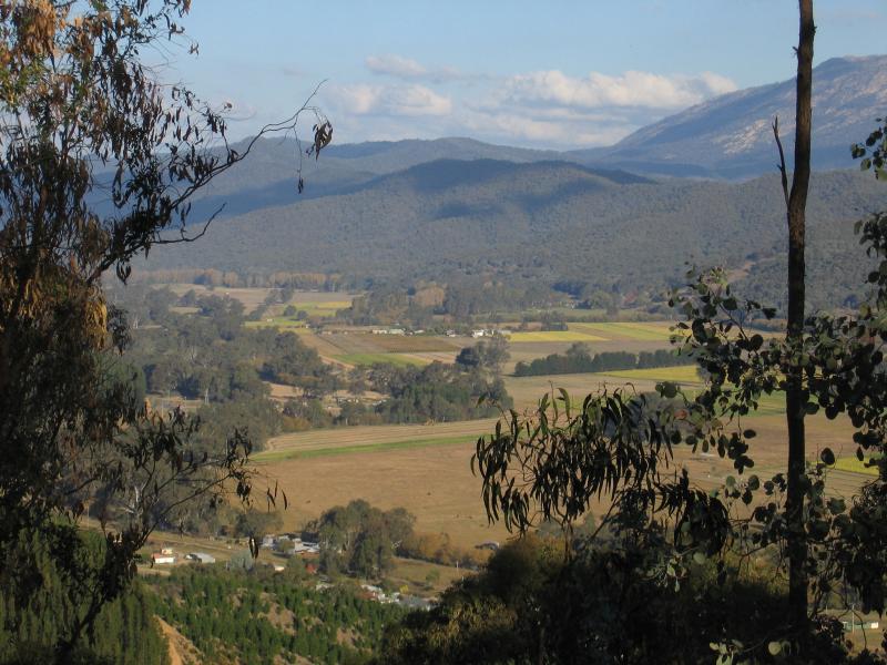 Myrtleford - Reform Hill lookout, Scenic Drive: View south