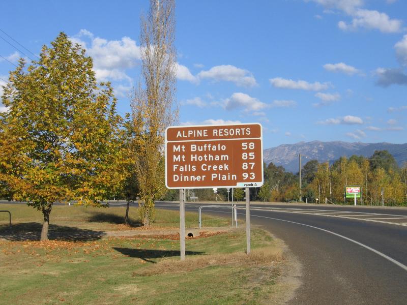 Myrtleford - East of Myrtleford: Alpine Resorts sign, view east along Great Alpine Rd just east of Willow Gr