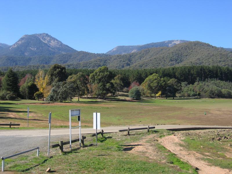 Myrtleford - Lake Buffalo: View east towards Mt Buffalo