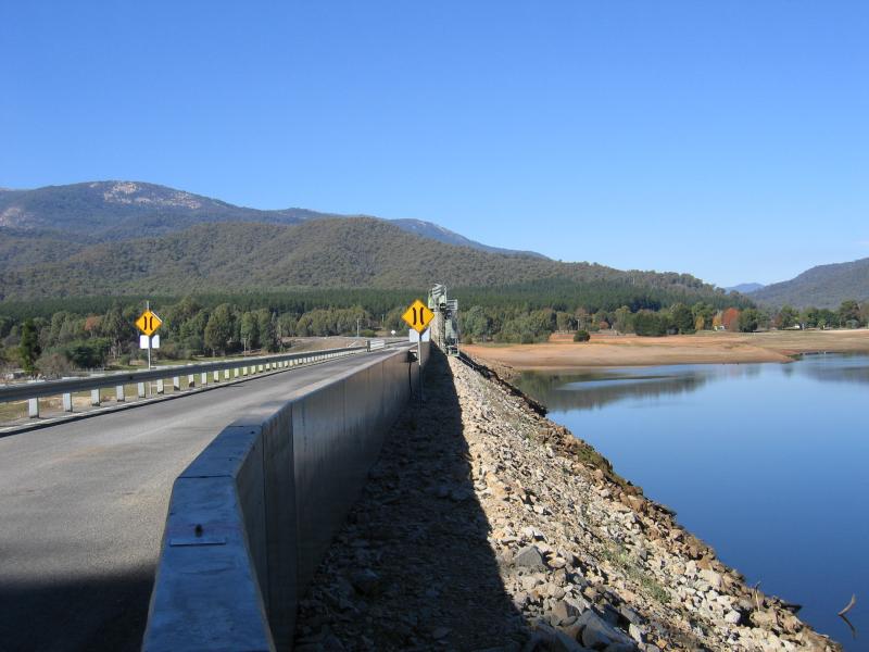 Myrtleford - Lake Buffalo dam wall: View east along Buffalo River Rd across dam wall