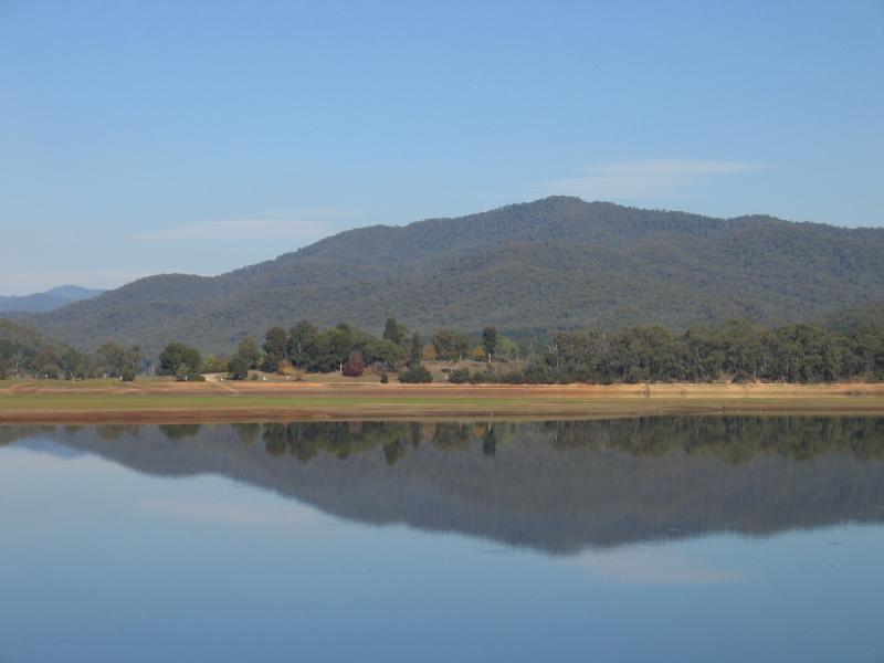Myrtleford - Lake Buffalo dam wall: Easterly views from near dam wall across lake