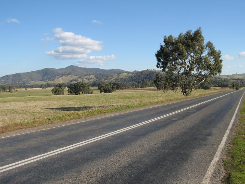 Myrtleford - Glenrowan Road (C522) near Great Alpine Road at Gapstead: View west along Glenrowan Rd near Great Alpine Rd