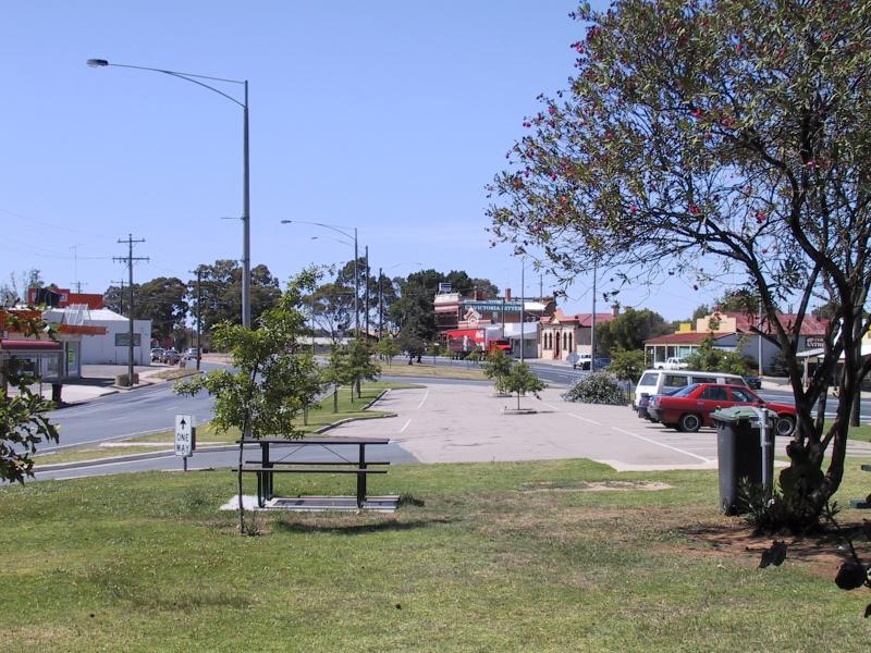 Nagambie - Commercial centre and shops, High Street - View north along High St towards Vine St