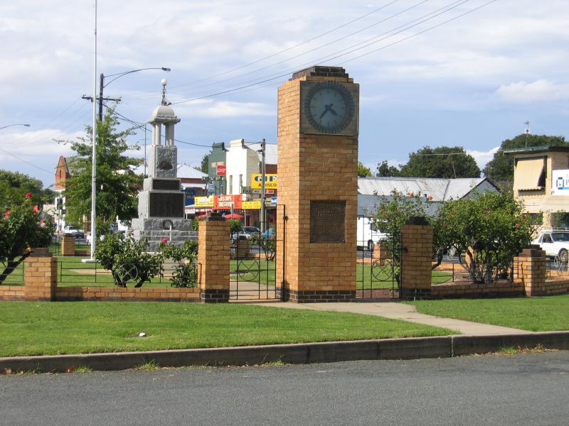 Nagambie - Commercial centre and shops, High Street - Gardens and war memorial in middle of road, view north along High St at Marie St