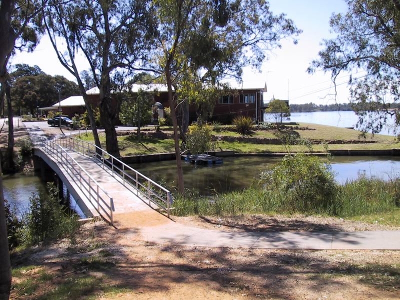 Nagambie - Buckley Park at end of Blayney Lane, Lake Nagambie: Footbridge across inlet to Rowing Club