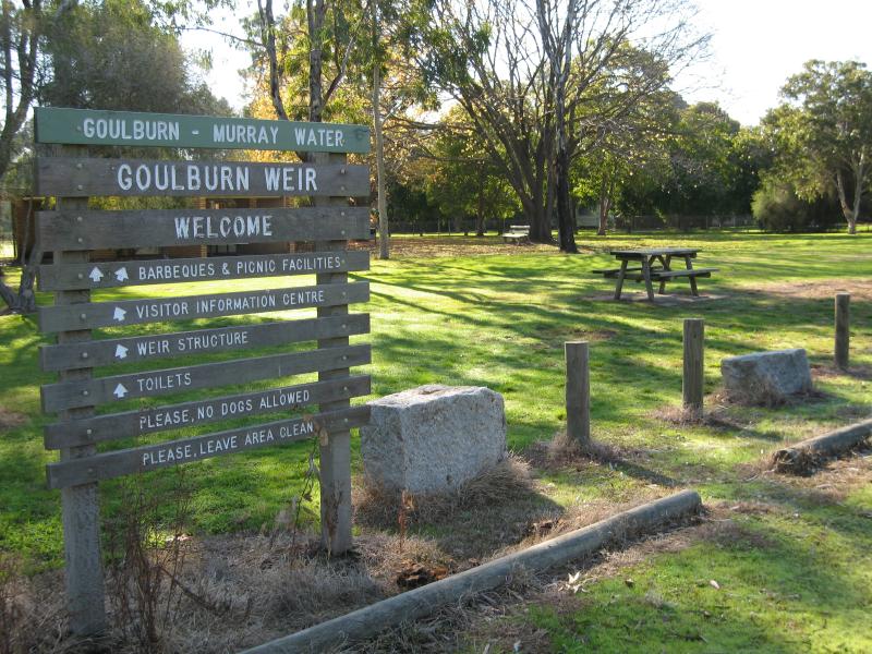 Nagambie - Goulburn Weir and Recreation Area: Information sign at car park