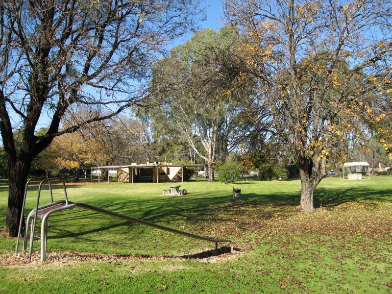 Nagambie - Goulburn Weir and Recreation Area: Playground