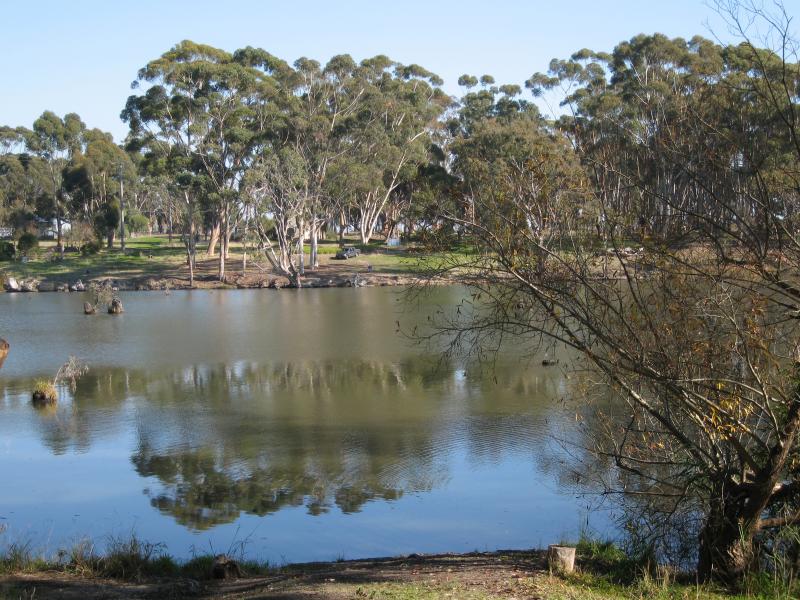 Nagambie - Goulburn Weir and Recreation Area: View west across lake from car park at recreation area