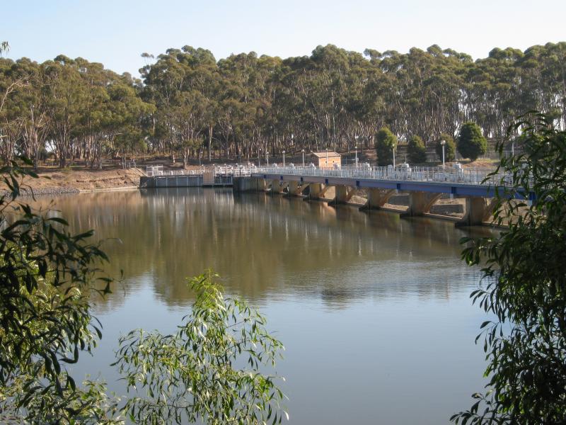 Nagambie - Goulburn Weir and Recreation Area - View towards weir from car park at recreation area