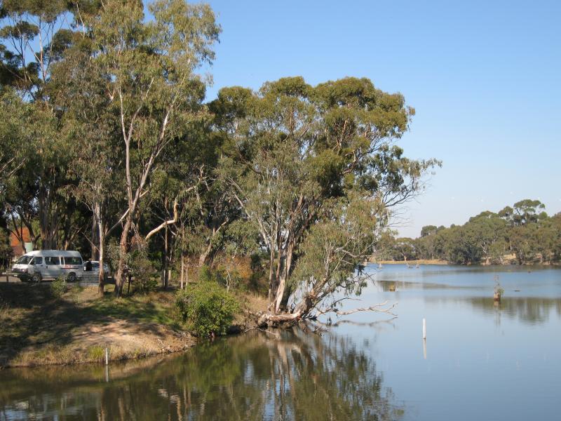 Nagambie - Goulburn Weir and Recreation Area: View south across lake from weir
