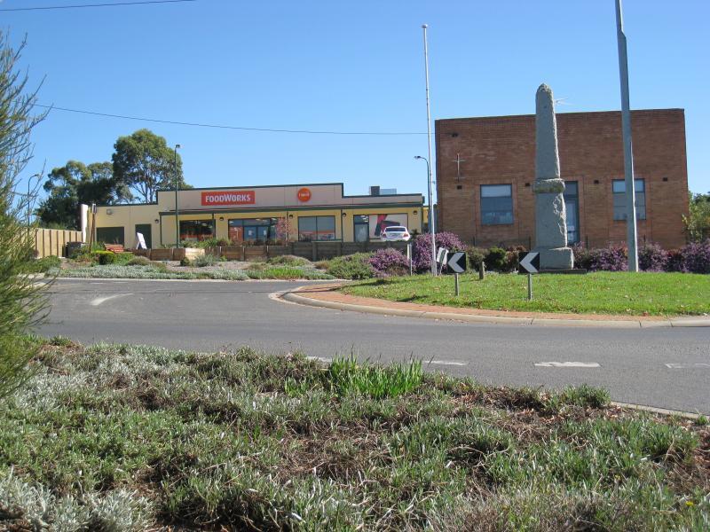 Neerim South - Shops and commercial centre, Main Neerim Road: Supermarket and gallery on Main Neerim Rd at Neerim East Rd