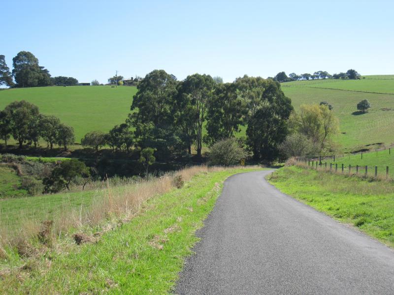 Neerim South - Wagner Road: North-west view along Wagner Rd, west of town