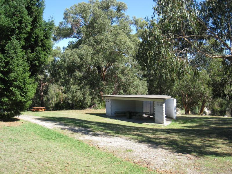Neerim South - Tarago Reservoir Park: Shelter at picnic area
