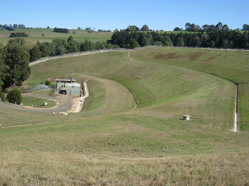 Neerim South - Tarago Reservoir Park: View along side of dam wall